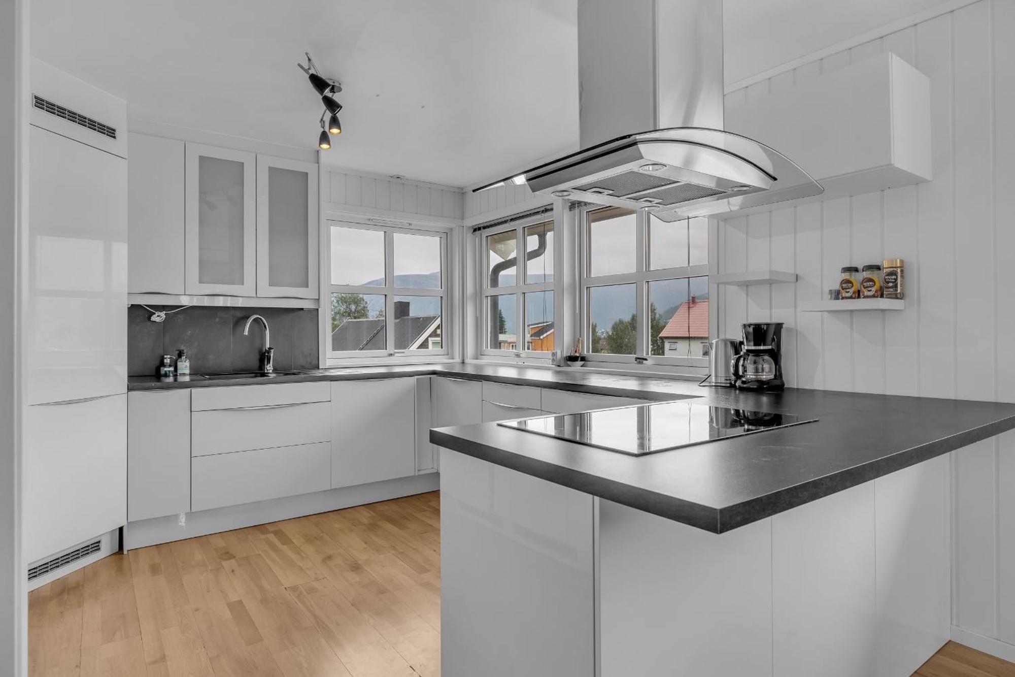 Central Large Modern House With A View Tromsø Extérieur photo