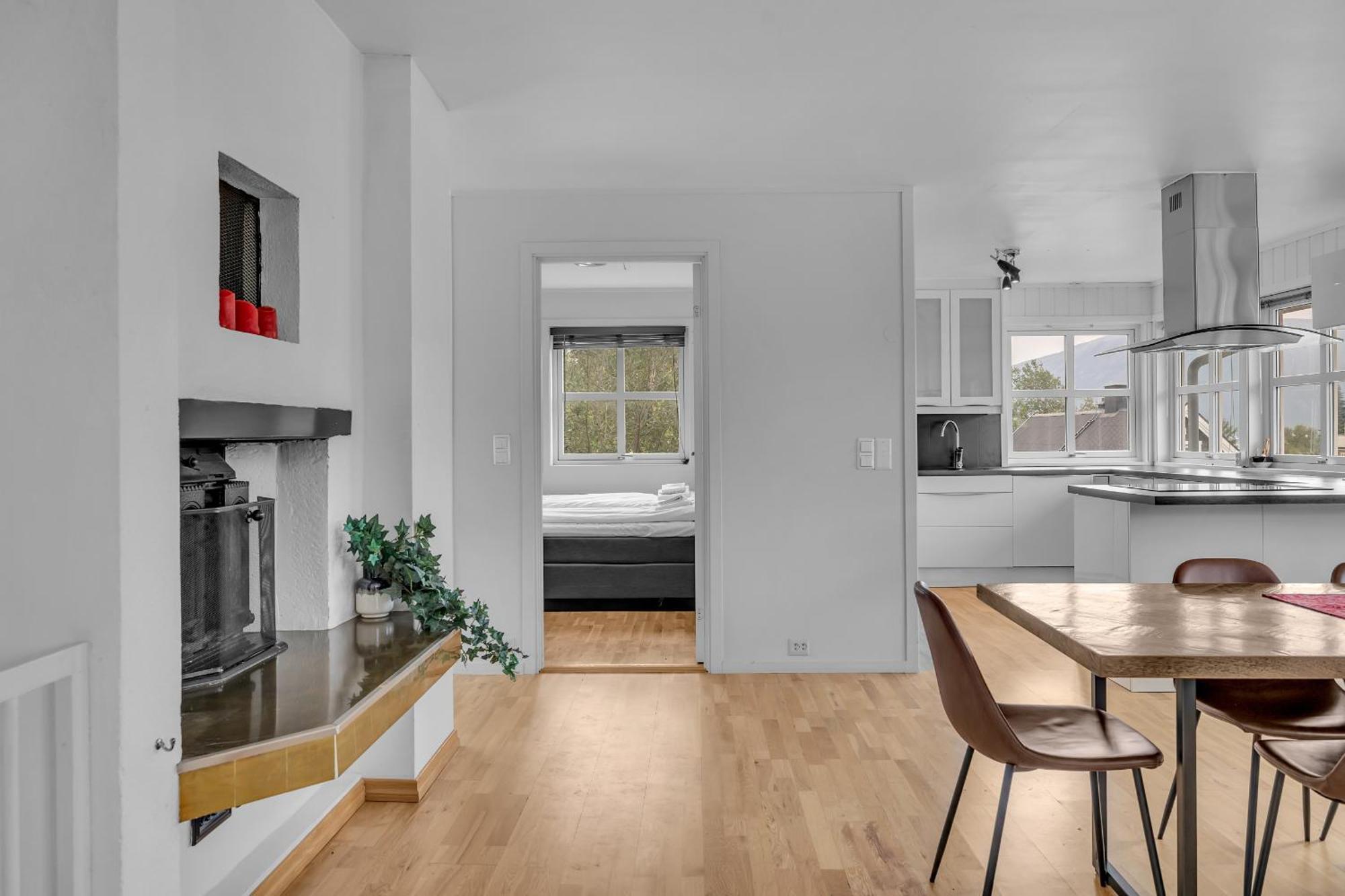 Central Large Modern House With A View Tromsø Extérieur photo