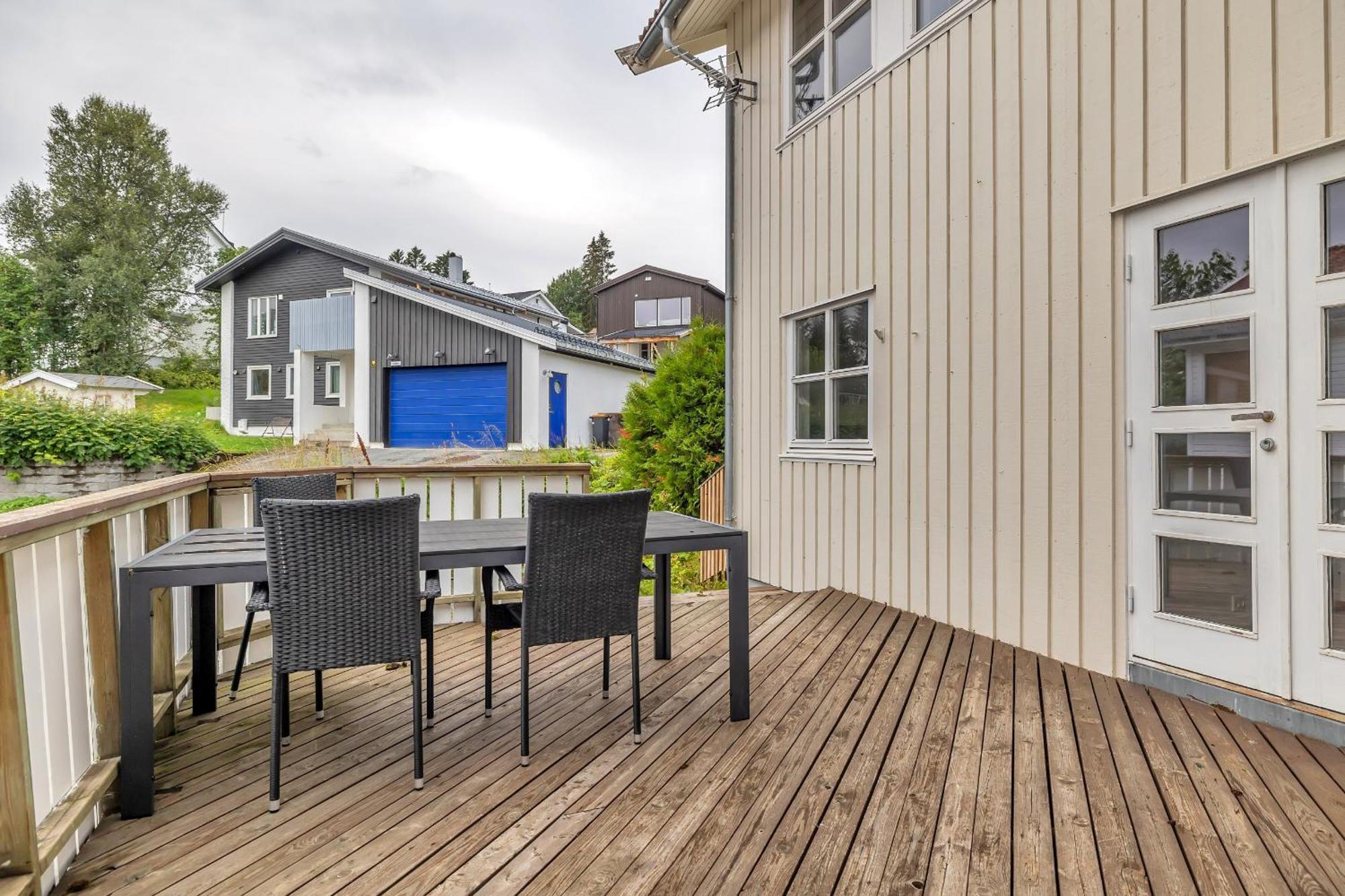 Central Large Modern House With A View Tromsø Extérieur photo